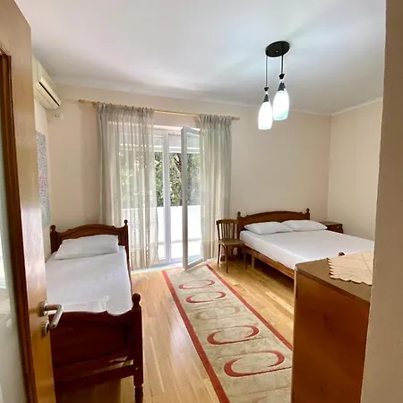Appartamento Your Tidy & Affordable Base In Tirane!