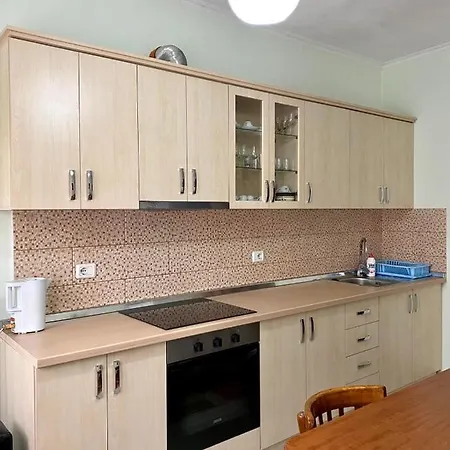 Your Tidy & Affordable Base In Tirane! Appartement *