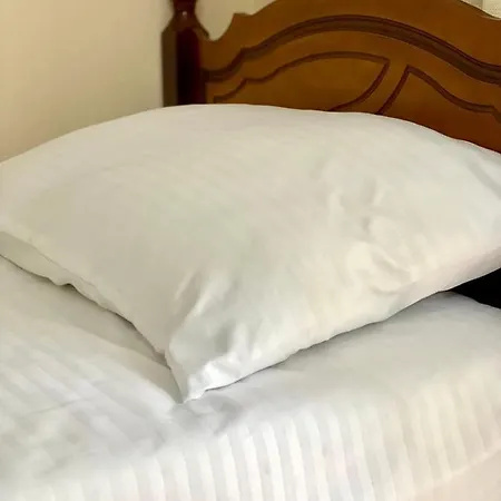 Your Tidy & Affordable Base In Tirane! Apartment Tirana