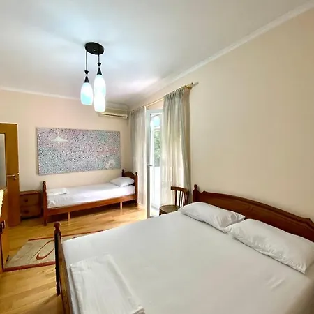 Your Tidy & Affordable Base In Tirane! Apartment Tirana
