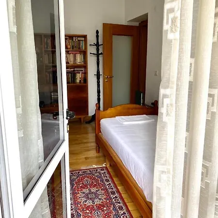 Your Tidy & Affordable Base In Tirane! Apartment *